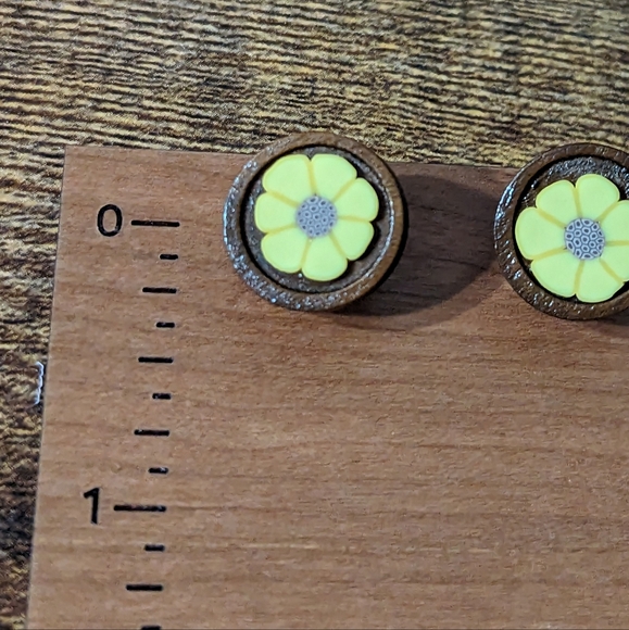 3 for $6 Item: Sunflower Wooden Stud Earrings NEW! - Picture 3 of 4